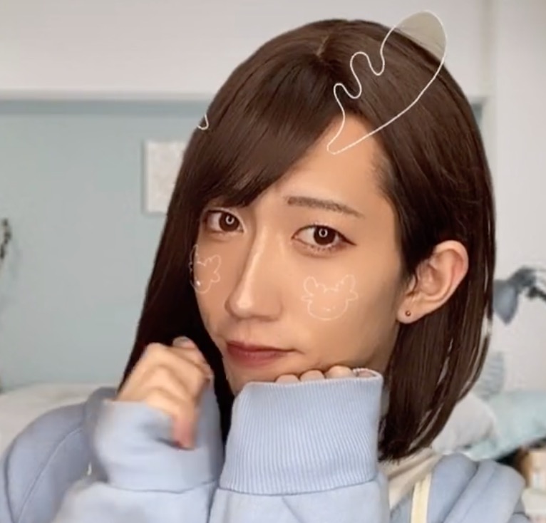 ぴょんすって何者？TikTokで大人気のインフルエンサーの性別や